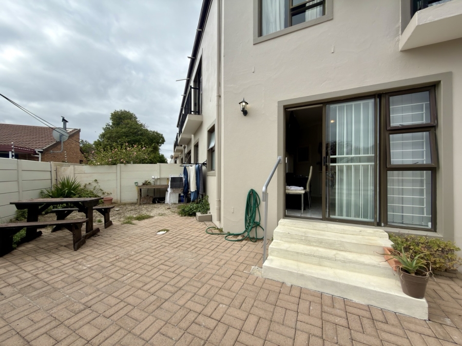 2 Bedroom Property for Sale in Table View Western Cape